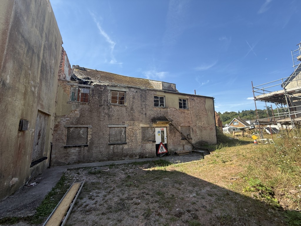 Lot: 198 - FORMER HISTORIC SITE FOR RESIDENTIAL DEVELOPMENT WITH PLANNING FOR SEVEN DWELLINGS - Rear of Vicarage